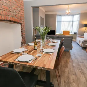  Holiday home Hilderthorpe House