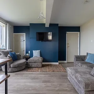  Apartment Sea View - First Floor 3 Bed Looking Over North