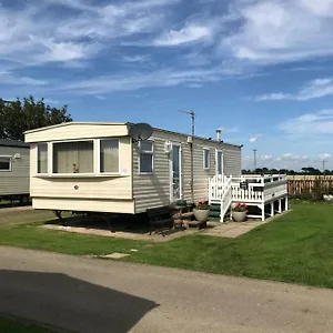  Holiday home Maisies Caravan For Hire